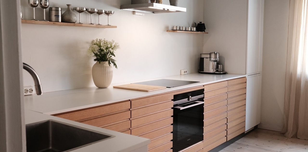 Eksklusivt Kvik-designerkjøkken med integrerte hvitevarer og godt med benkeplass.