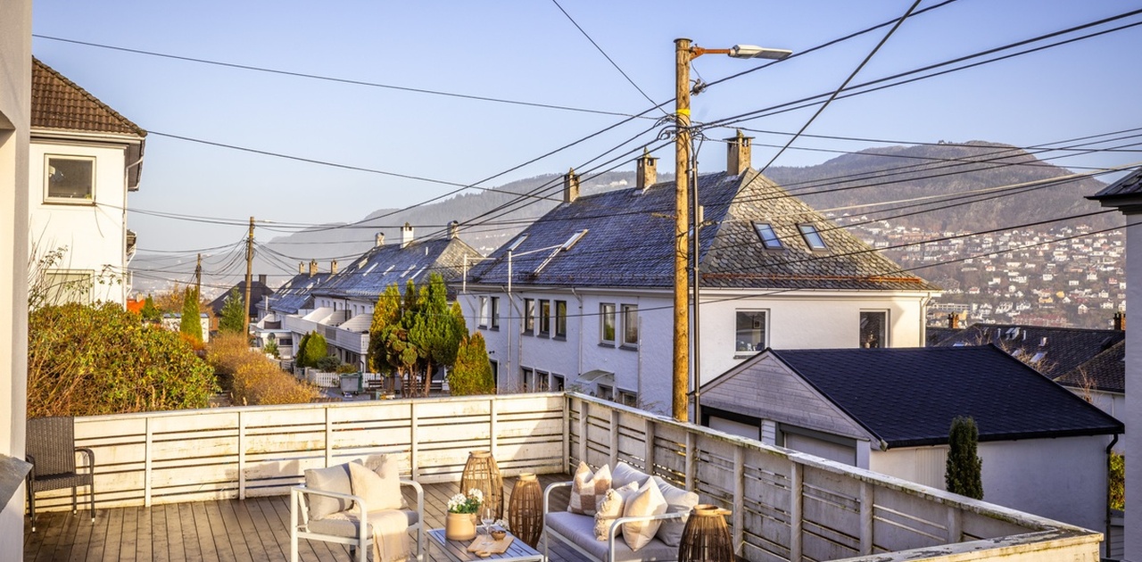Felles terrasse med utsikt mot Ulrikken.
