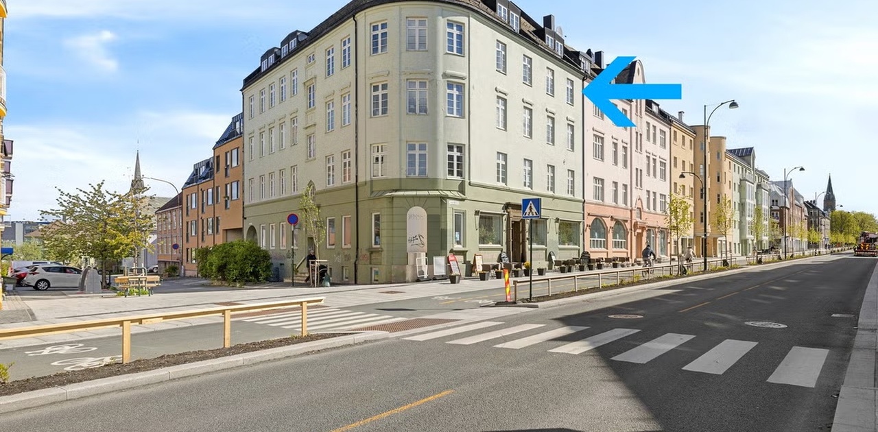 Leiligheten ligger svært attraktivt til i miljøgate med gangavstand til Solsiden og bussholdeplasser