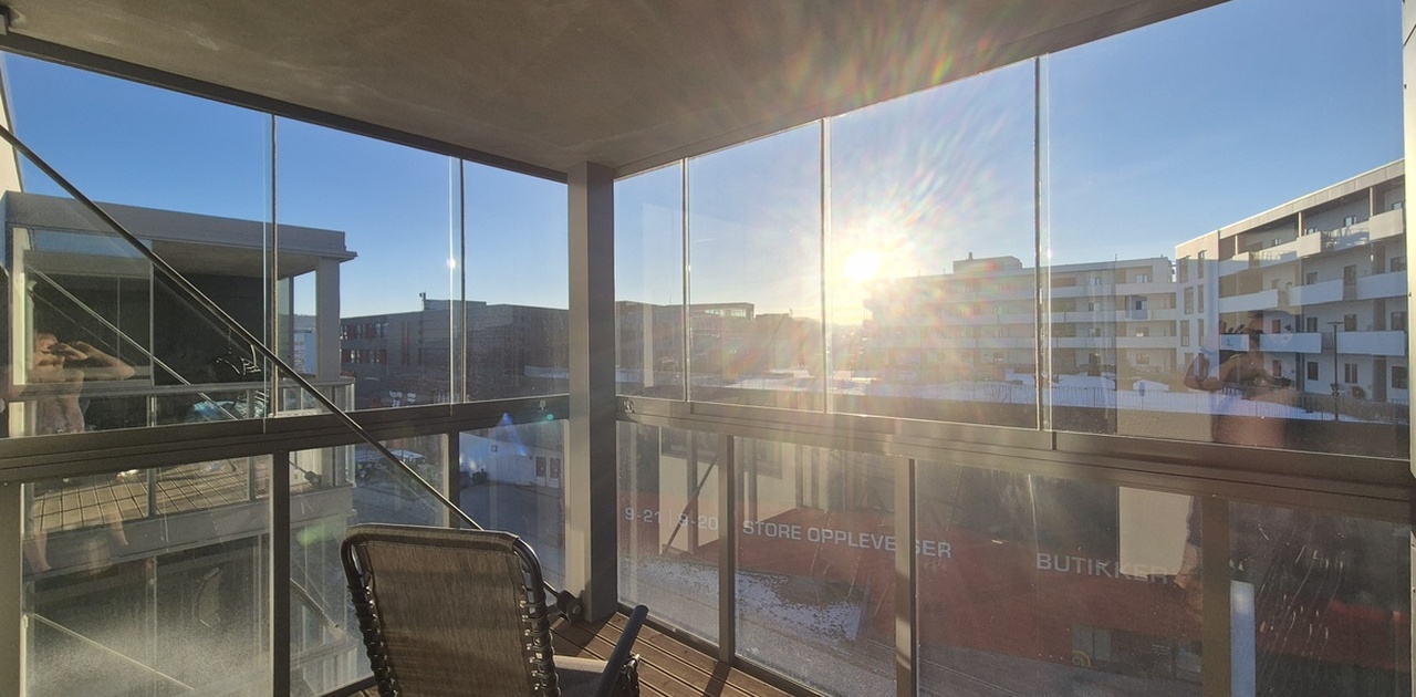 Utsikt fra innglasset balkong