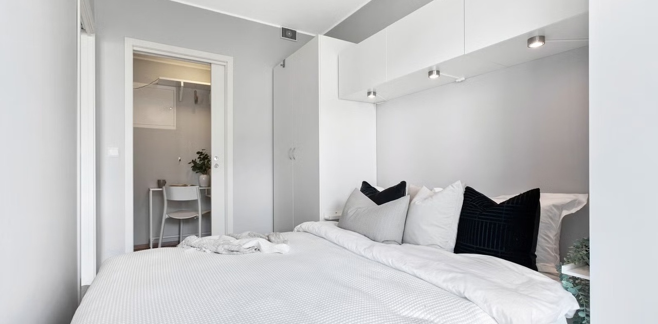 Soverom med walk-in closet (overskapene er fjernet)