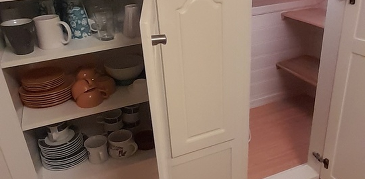 God bodplass/kjøkkenskap med lys
