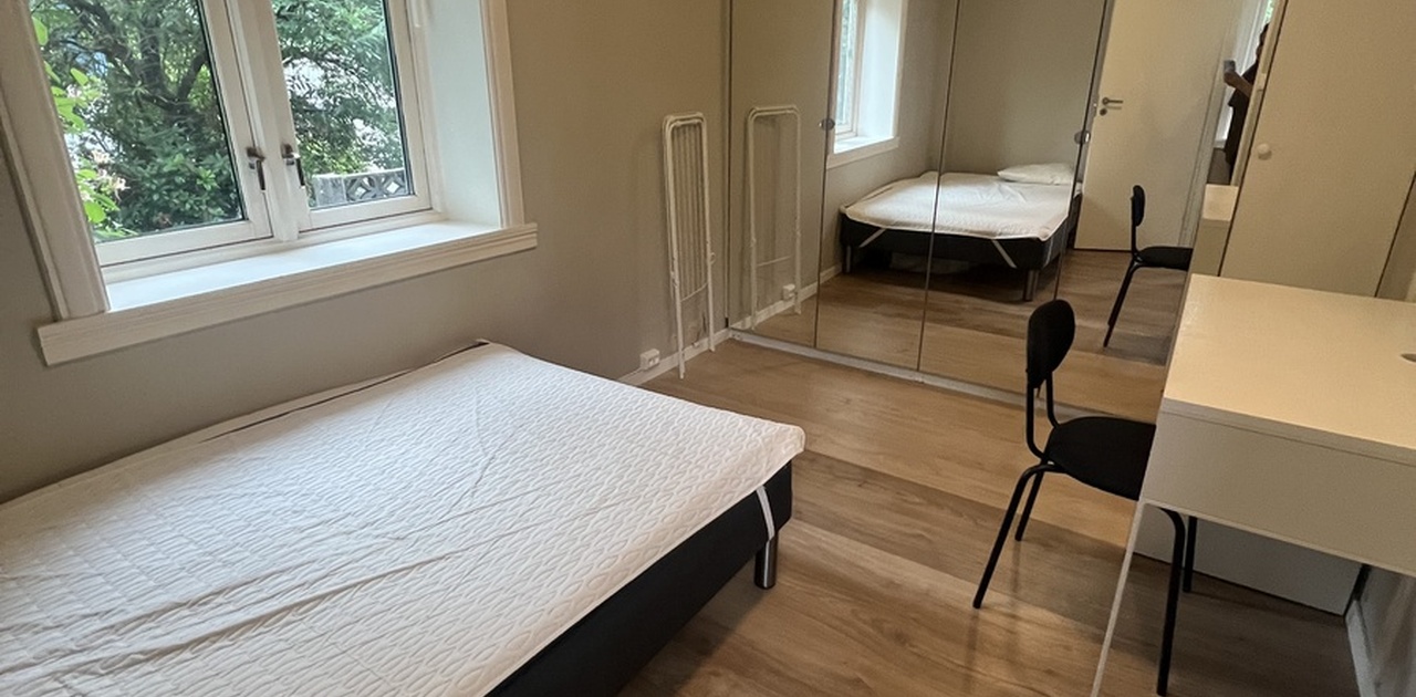 Store rom med 120 seng, Oppbevaring og skrivebord