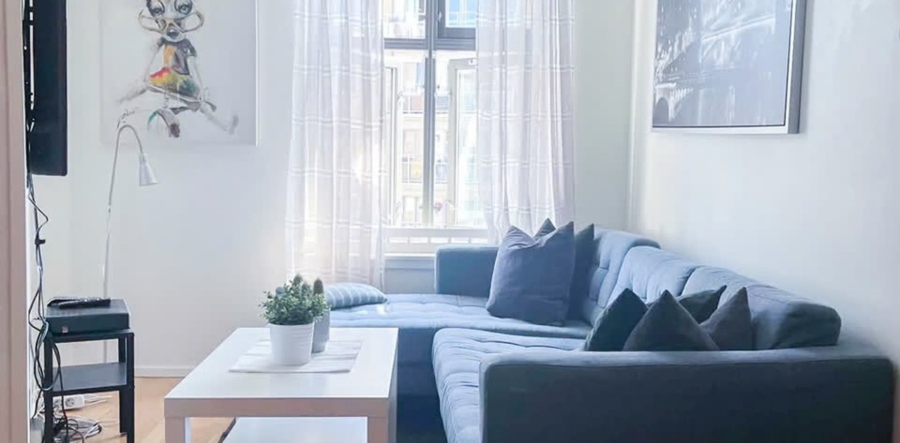 Romslig plass foran tv