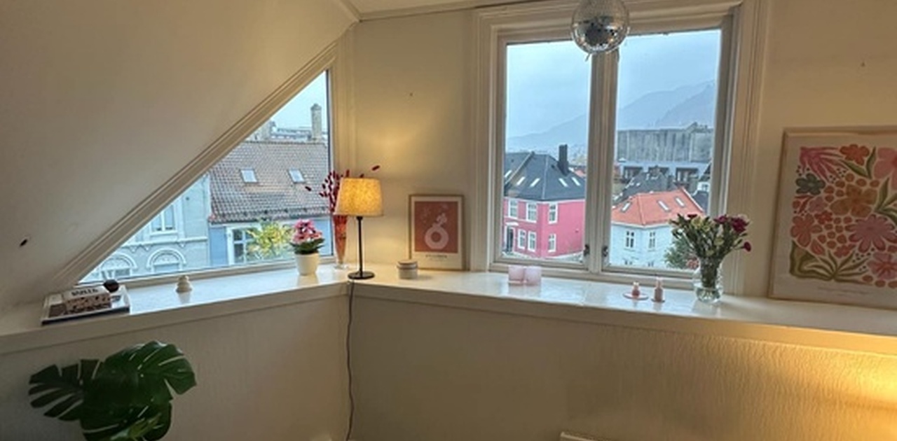 Stuen, med utsikt til fløyen