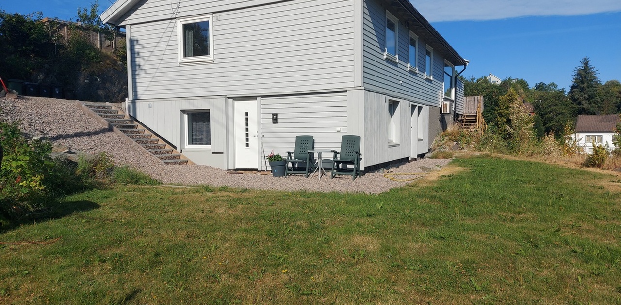 Hage og uteplass utenfor