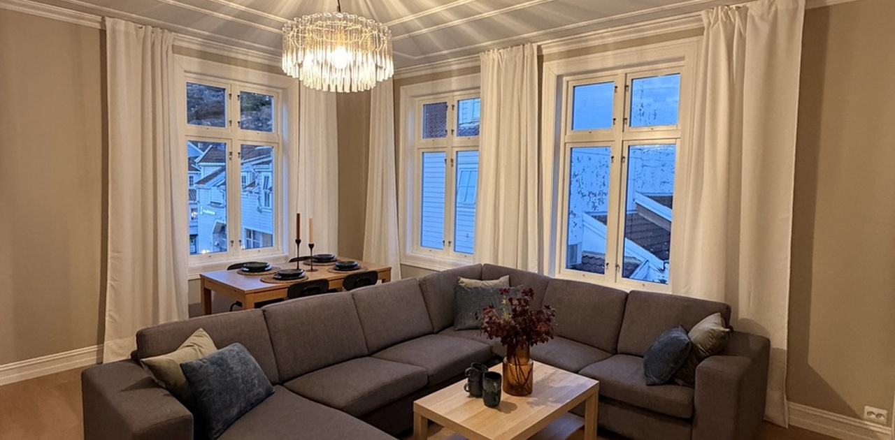 Nyoppusset bygårdsleilighet med store, luftige rom