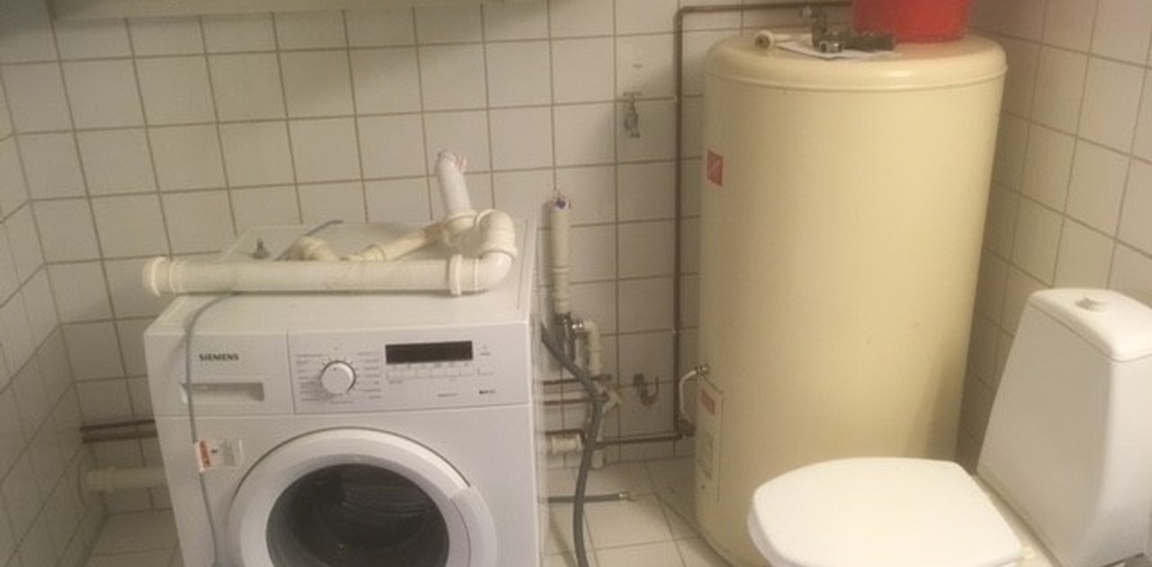 Stort bad m vask, vaskemaskin og dusj