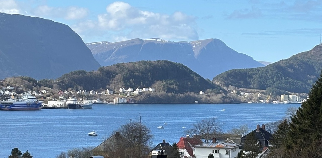 Utsikt fra stue og balkong