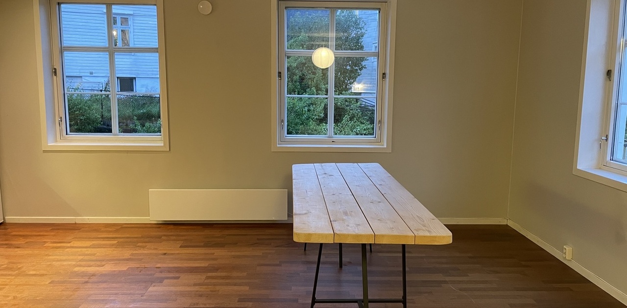 Spisestue, bordet står i leiligheten