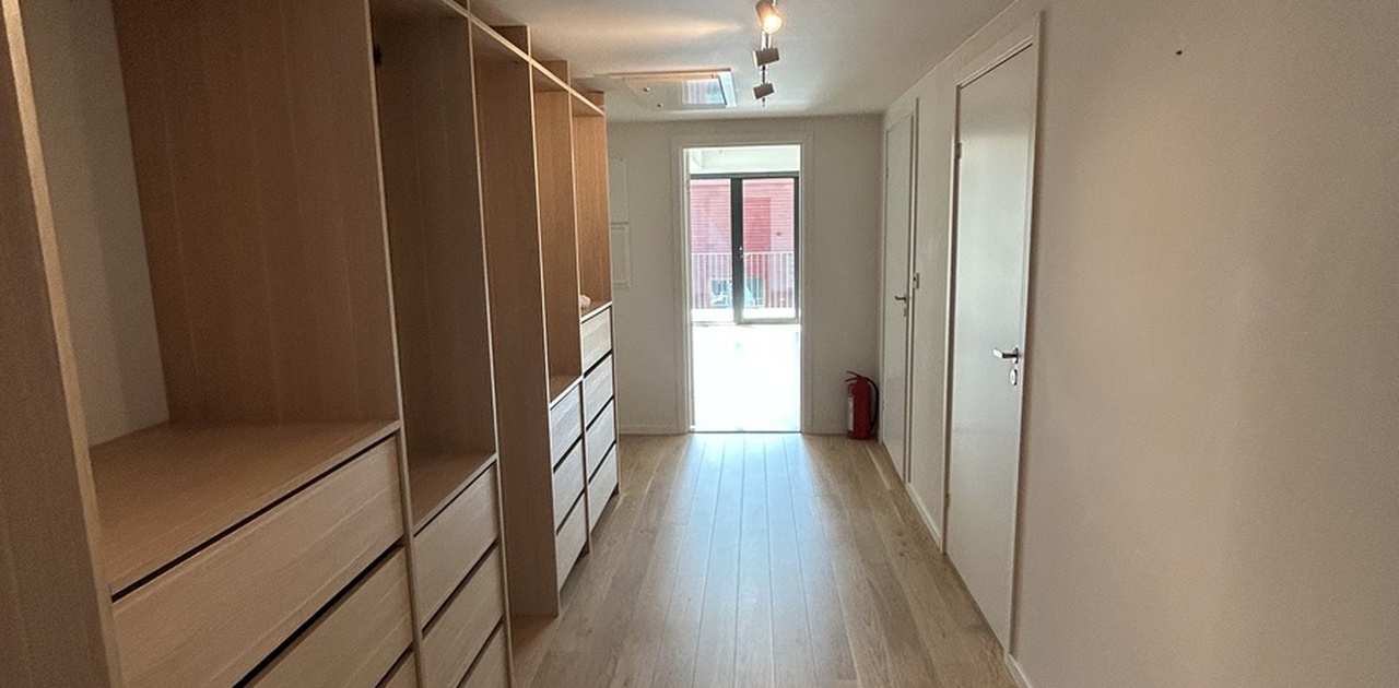 Gangen er romslig og inneholder en praktisk garderobe