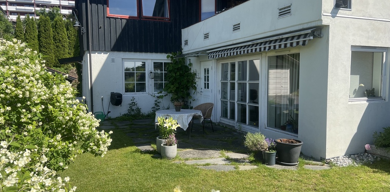 Adgang egen hage med uteplass