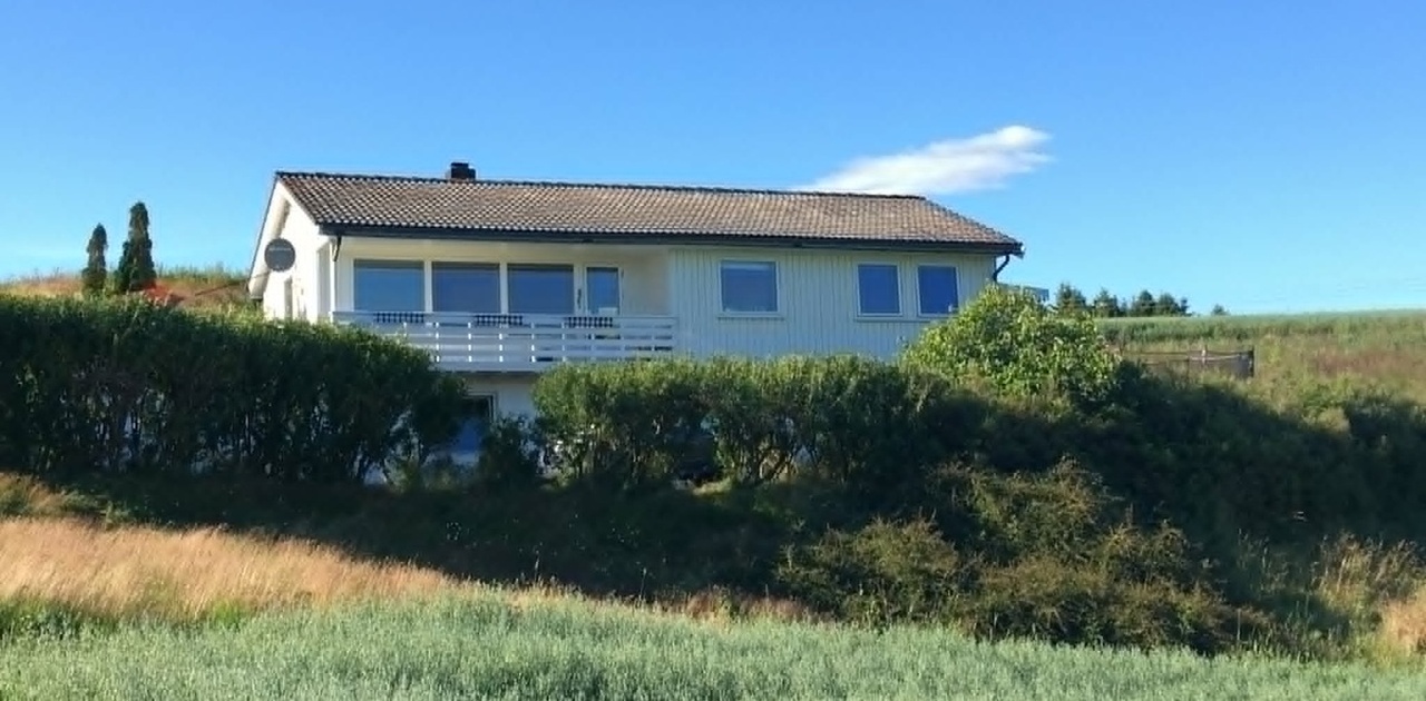 Huset sett fra nedsiden