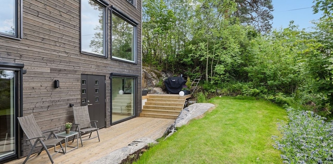 Privat hage med platting