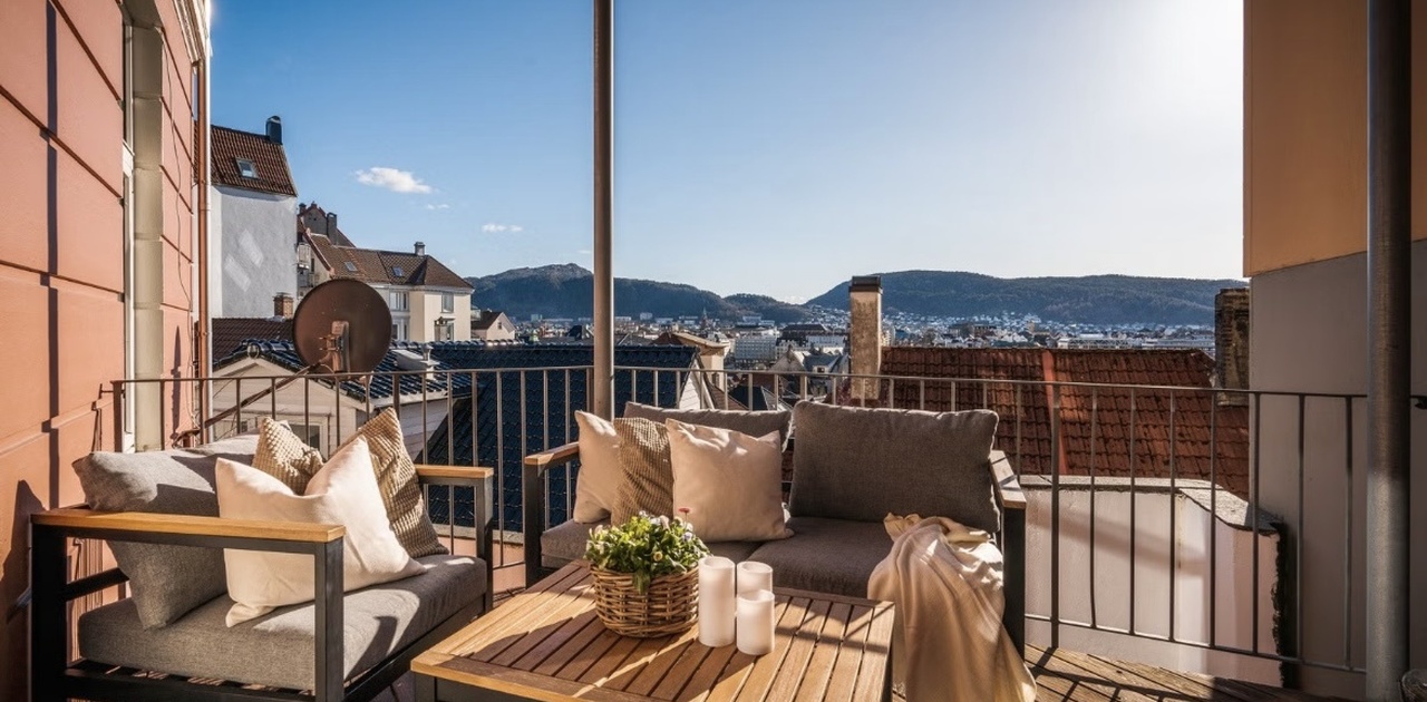 Terrasse med utsikt mot sentrum