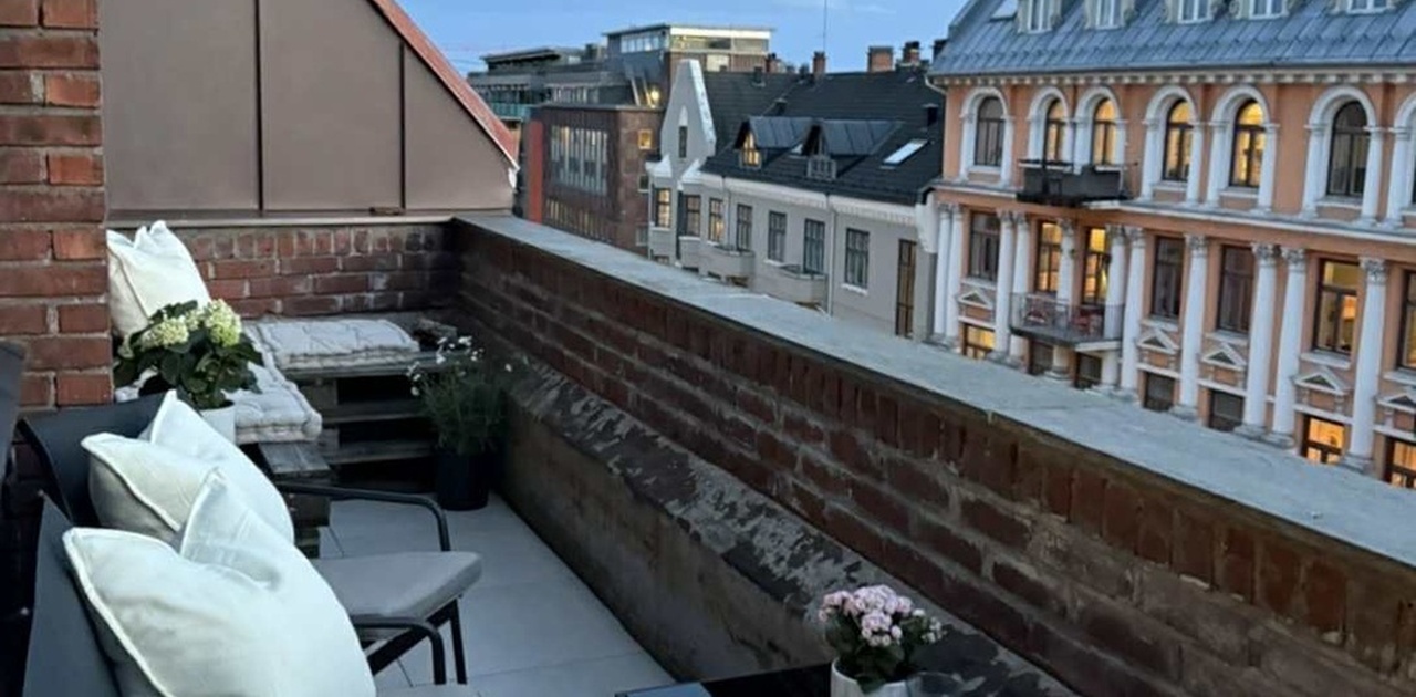 Hyggelig terrasse med utsikt og gode solforhold