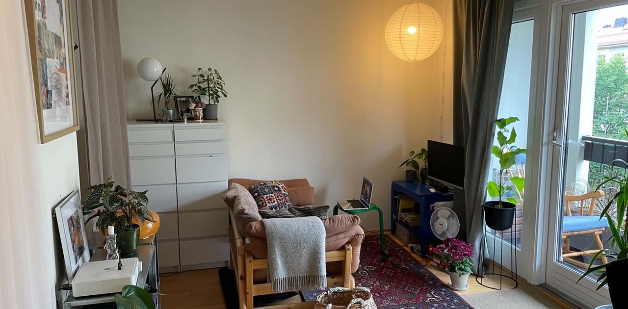 Stue (sovealkove bak gardinen)