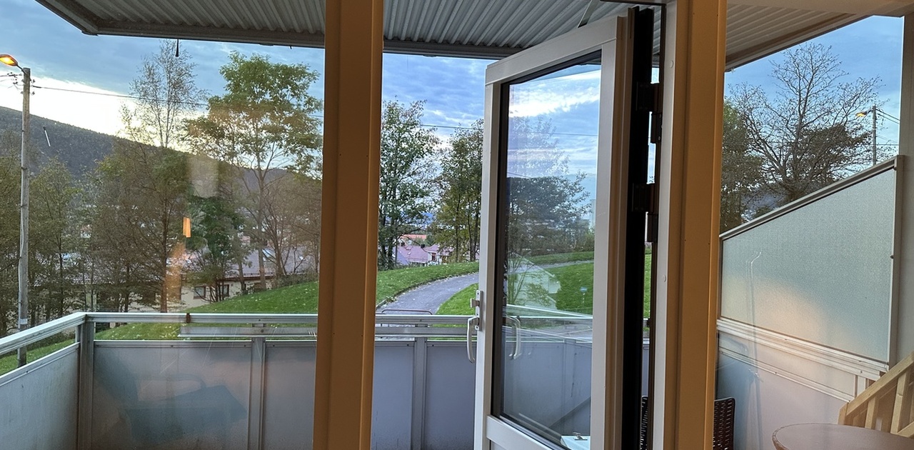 Balkongen har utgang fra stuen