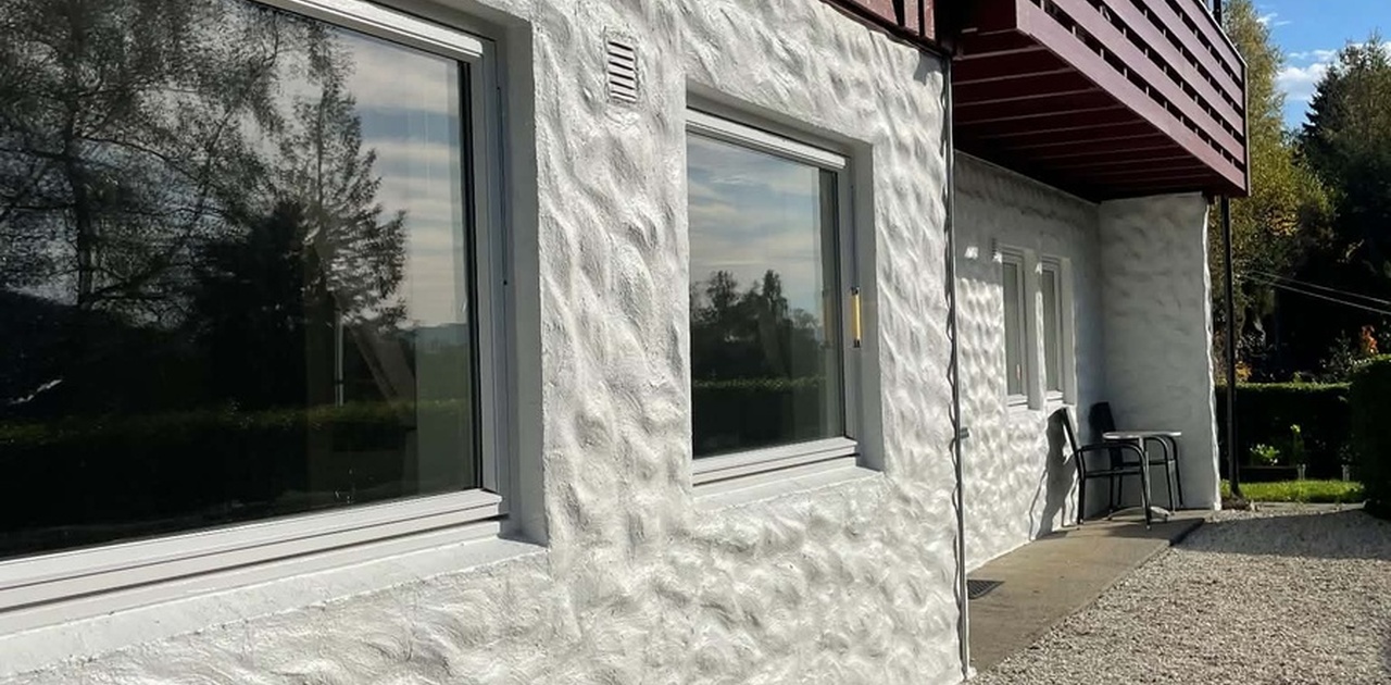 Inngangsparti med uteplass