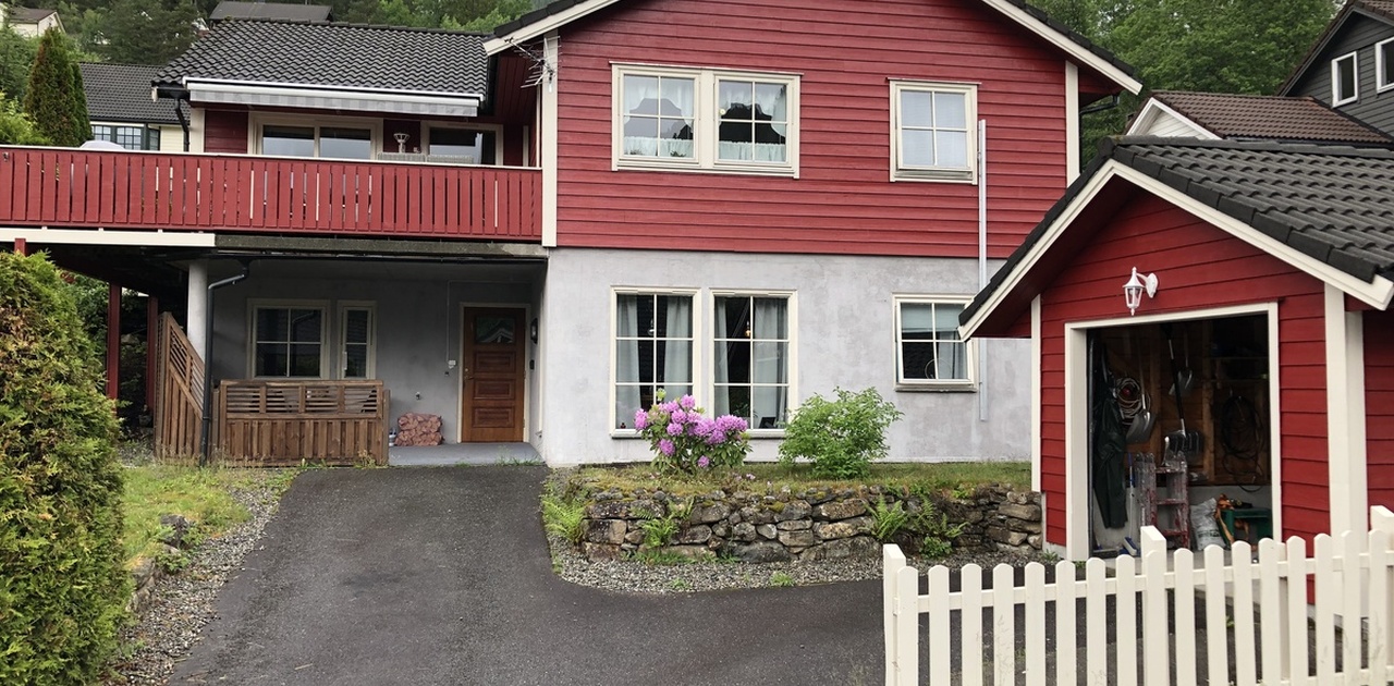 Parkeringsområde/ inngang