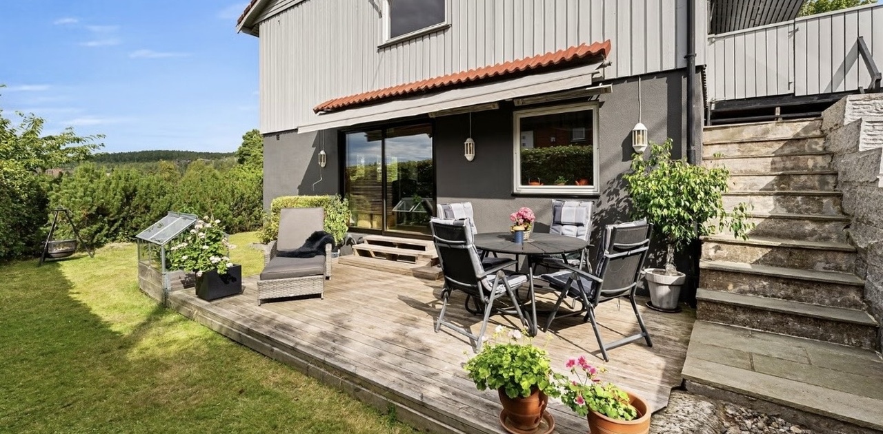 Egen inngang og flott terrasse