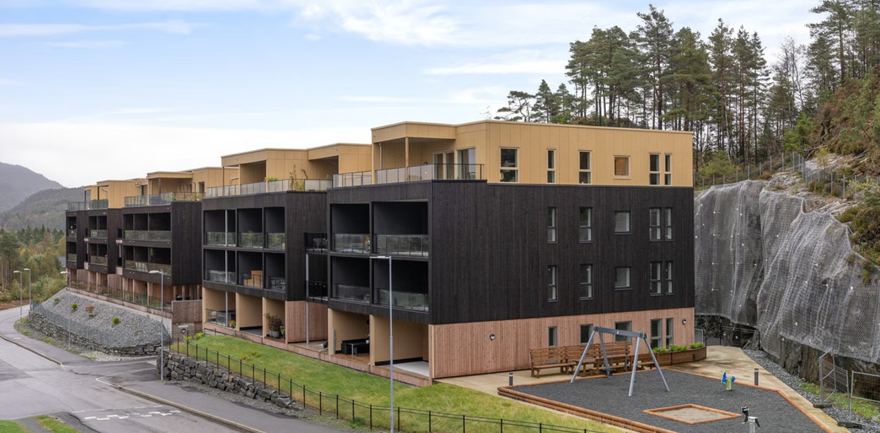 Leiligheten ligger i toppetasjen av et nytt og moderne bygg!