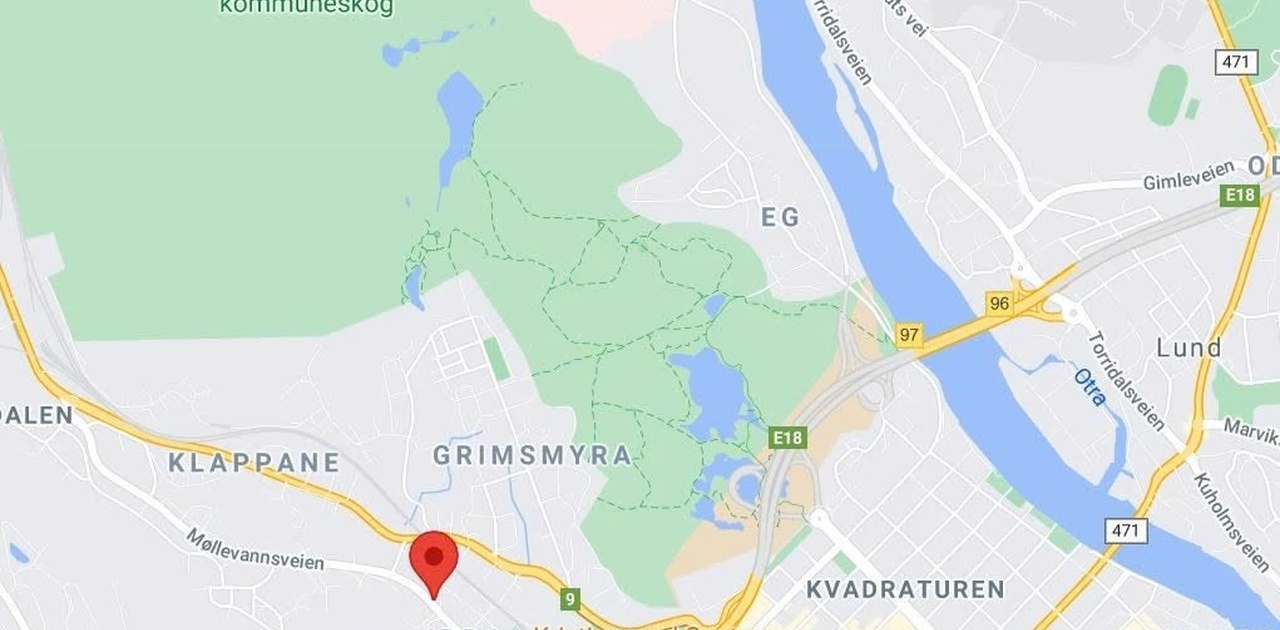 10 minutter til Markens gate, 15-20 minutter med sykkel til UiA, 2 minutter til buss som går direkte til UiA og 7 minutter til Baneheia med badeplasser og turterreng