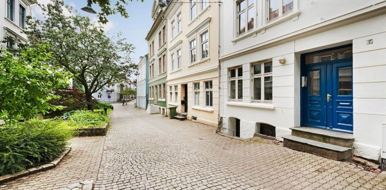 Rolig gågate på utsiden