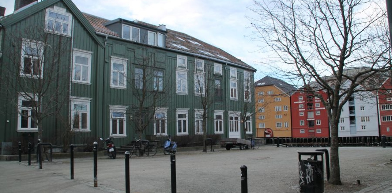 Leiligheten vender mot denne plassen